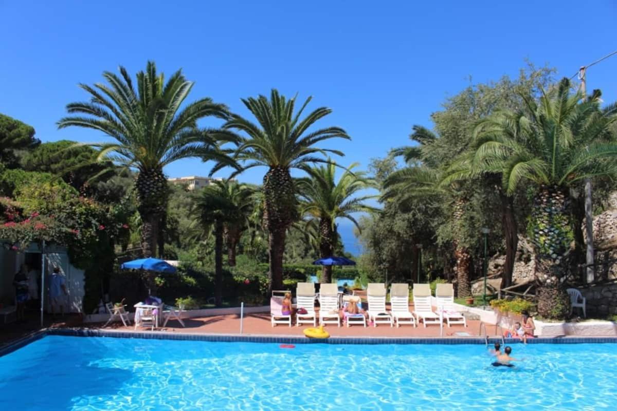 מסה לוברנסה Un Paradiso A Sorrento Con Piscina מראה חיצוני תמונה