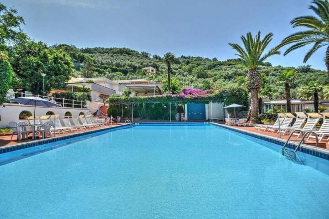 מסה לוברנסה Un Paradiso A Sorrento Con Piscina מראה חיצוני תמונה